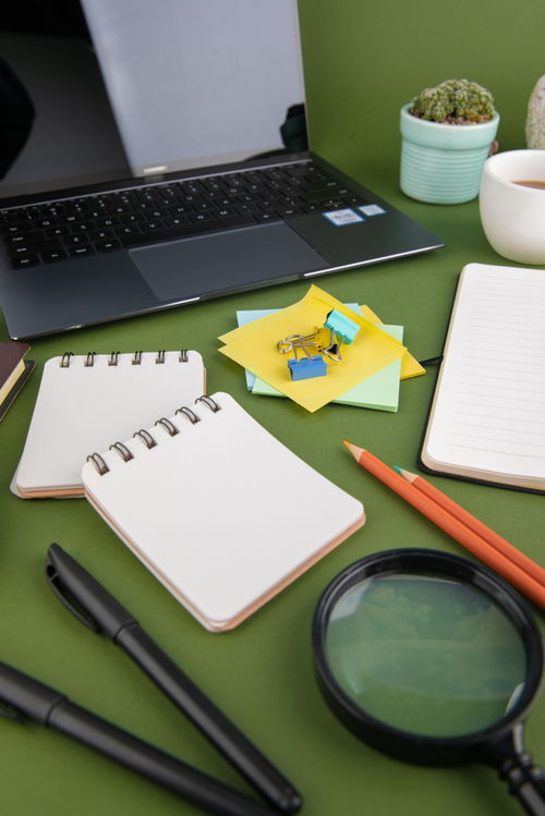 文件夾便利貼 辦公用品中的商務攝影亮點